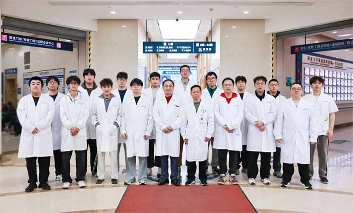 <b>ԺУЯ��������Ϻ�ɼ��ѧԺѧ����Ժ��չ�񾭿����ٴ���ϰ</b>